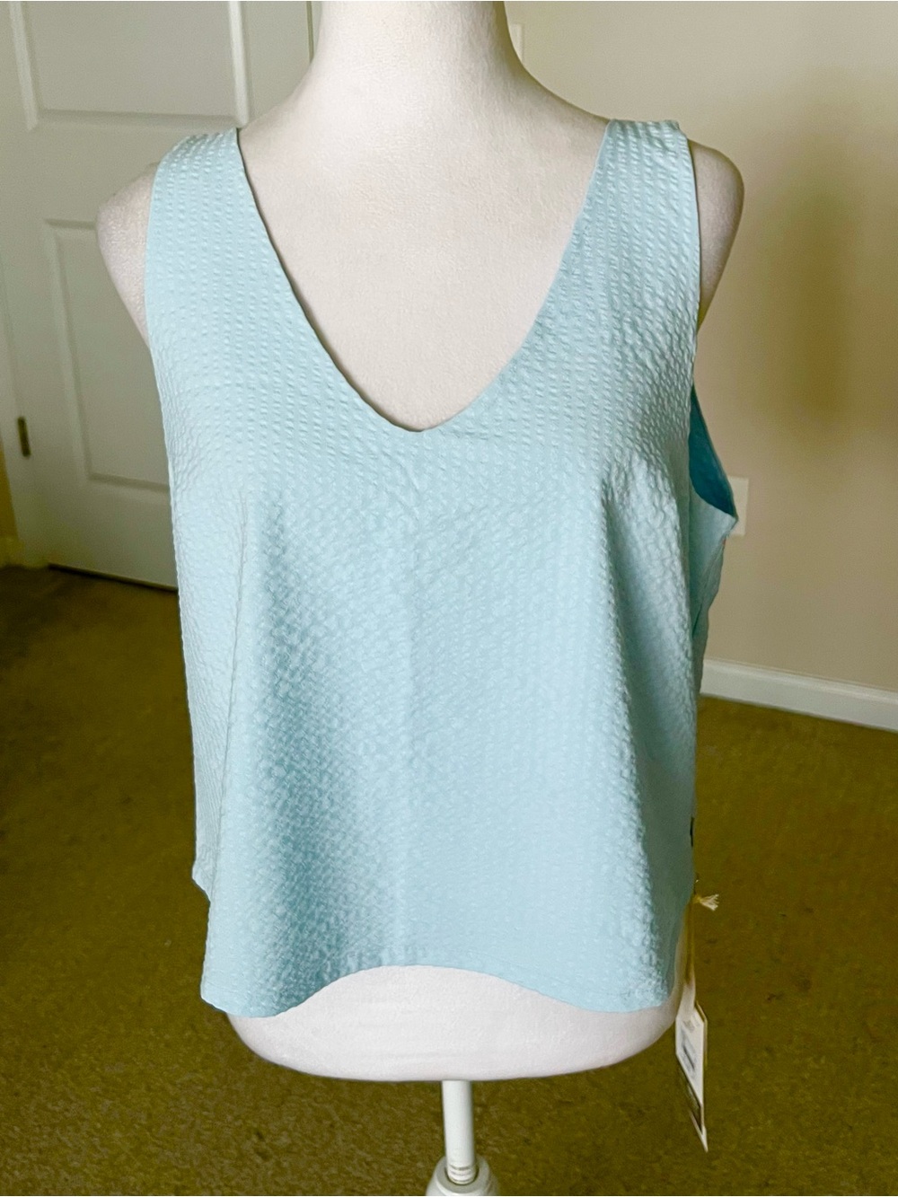 NWT Vuori St Villa Textured V-Neck Tank in Medium and XL in Color Light Mist